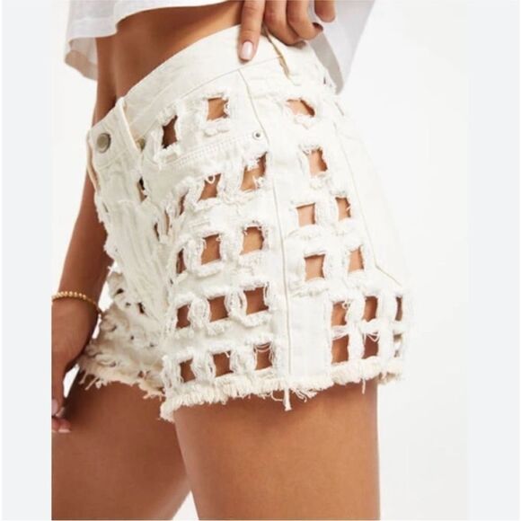 Good American NWT 90s Laser Cutout Short in Bone Size 26 - Picture 8 of 16